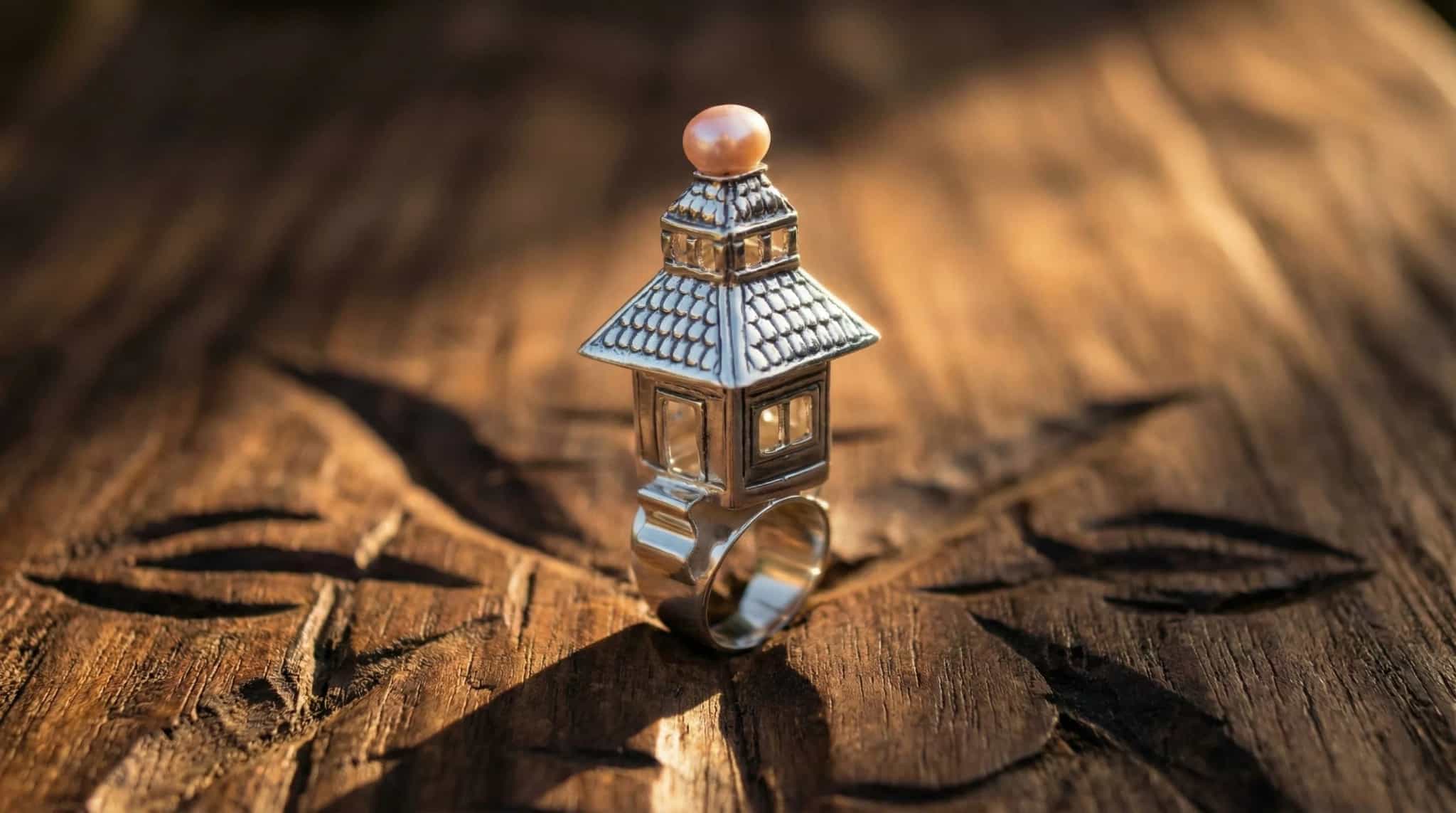 Silver pagoda ring with pearl